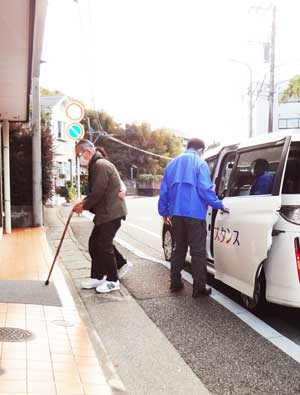 鎌倉の海のそばで、心に寄り添う介護を｜株式会社アシスタンス社員の一日